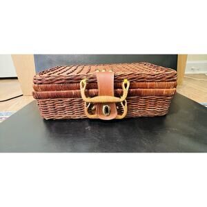 Brown Ratten Wicker Picinic Box With Handle And Clasp Gingham Interior